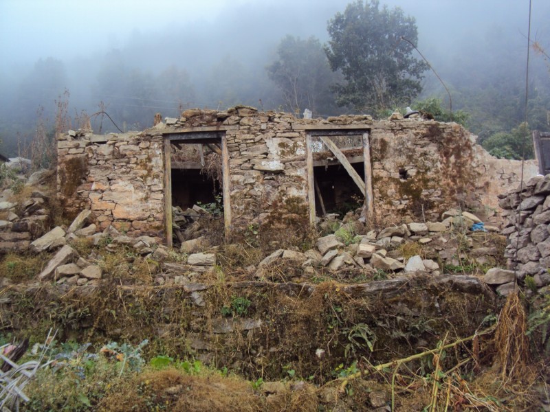 A földrengés által lerombolt ház Dolakha körzetben.